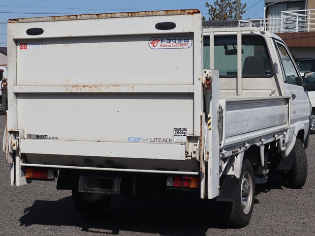 トヨタ ライトエース 小型 平ボディ GK-KM70(100999) 2枚目