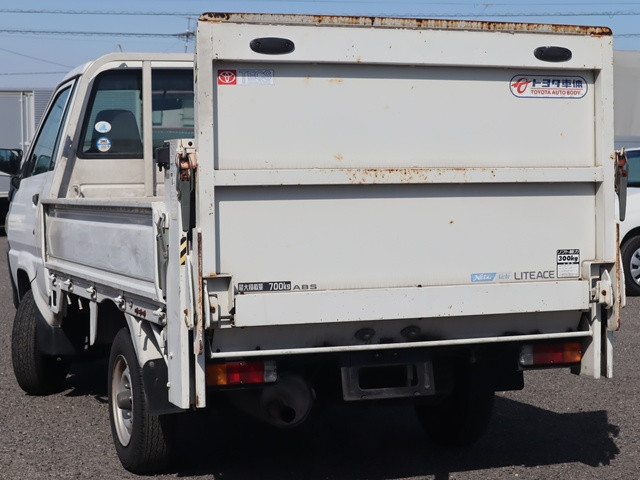 トヨタ ライトエース 小型 平ボディ GK-KM70(100999) 3枚目