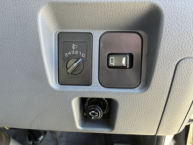 三菱ふそう キャンター 小型 平ボディ PDG-FE82D(101001) 35枚目