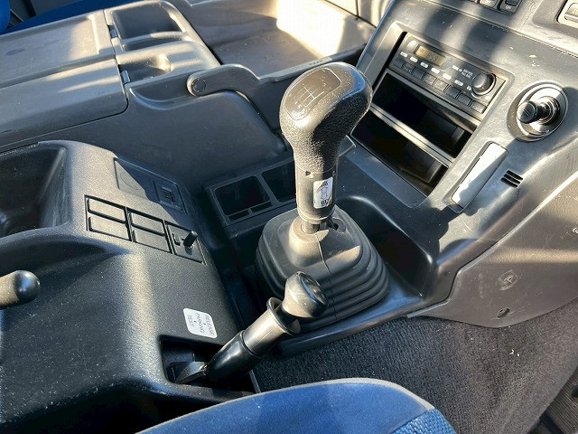 いすゞ ギガ 大型 トラクタ QDG-EXZ52AJ(101064) 32枚目