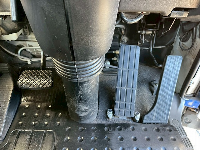 いすゞ ギガ 大型 トラクタ QDG-EXZ52AJ(101064) 33枚目