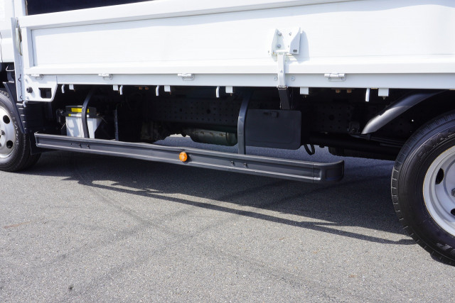 三菱ふそう キャンター 小型 平ボディ 2PG-FEB50(101078) 28枚目