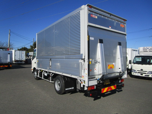 日野 デュトロ 小型 ウィング 2KG-XZU710M(101137) 2枚目