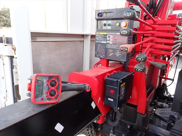 いすゞ エルフ 小型 平ボディ（クレーン付） 2RG-NPR88YN(111111) 14枚目