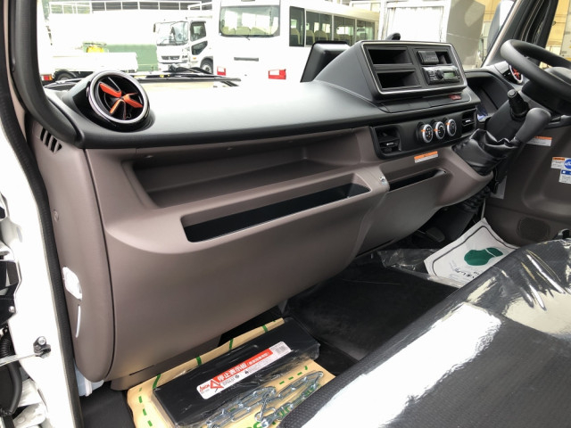 三菱ふそう キャンター 小型 平ボディ（クレーン付） 2PG-FEB90(101270) 44枚目