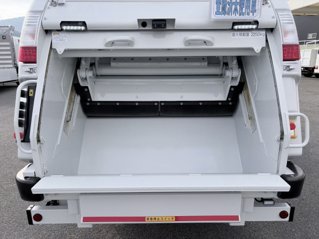 三菱ふそう キャンター 小型 塵芥車（プレス式） 2RG-FEAV0(101292) 12枚目