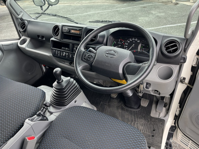 日野 デュトロ 小型 平ボディ（クレーン付） 2KG-XZU650M(101297) 15枚目