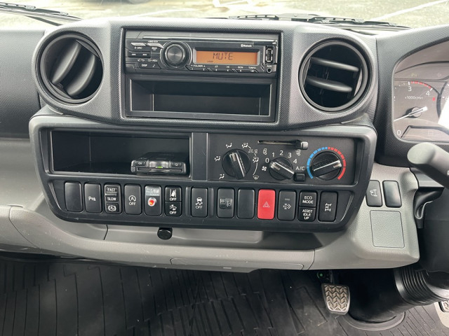 日野 デュトロ 小型 平ボディ（クレーン付） 2KG-XZU650M(101297) 17枚目