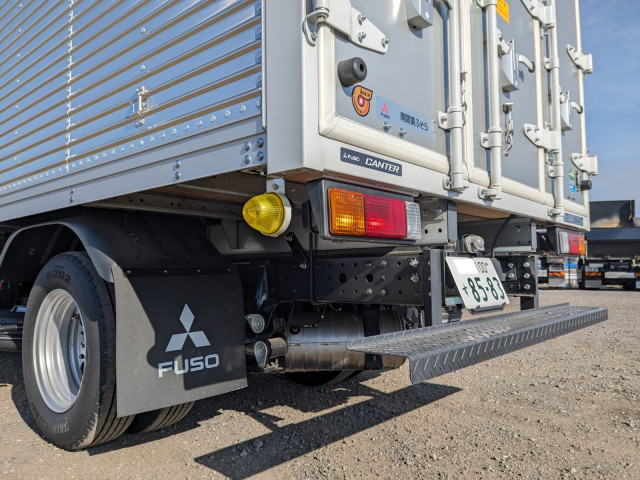 Mitsubishi Fuso canter Small Box body 2RG-FBA20(101302) 8枚目