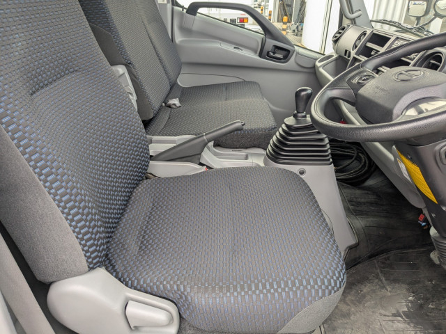 日野 デュトロ 小型 冷蔵冷凍バン 2KG-XZU710M(101301) 41枚目