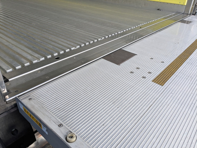 日野 レンジャー 中型 冷蔵冷凍バン 2KG-FD2ABG(101304) 12枚目