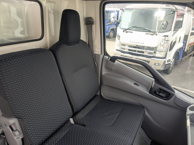 日野 デュトロ 小型 バン 2RG-XZU712M(101318) 35枚目