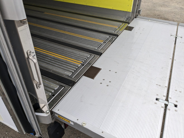 日野 レンジャー 中型 冷蔵冷凍バン 2KG-FC2ABG(101321) 11枚目