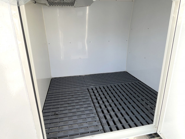 日産自動車 キャラバン 小型 冷蔵冷凍バン CBF-VR2E26(101330) 6枚目