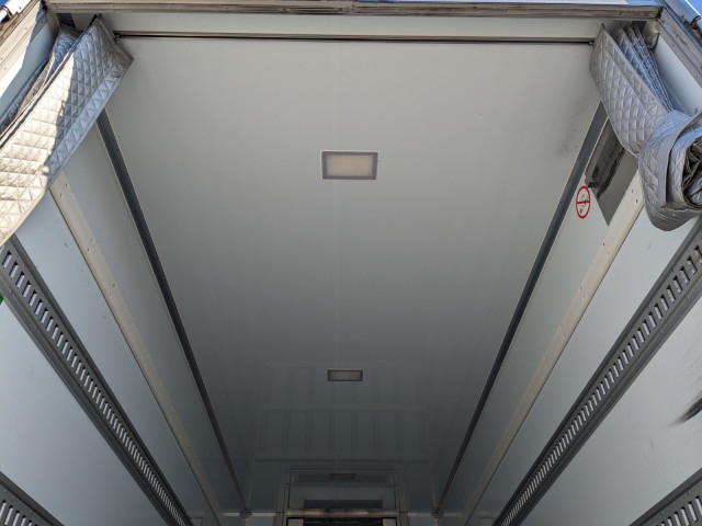 いすゞ フォワード 中型 冷蔵冷凍バン 2PG-FRR90S2(101331) 13枚目