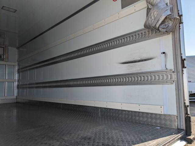 いすゞ フォワード 中型 冷蔵冷凍バン 2PG-FRR90S2(101331) 19枚目