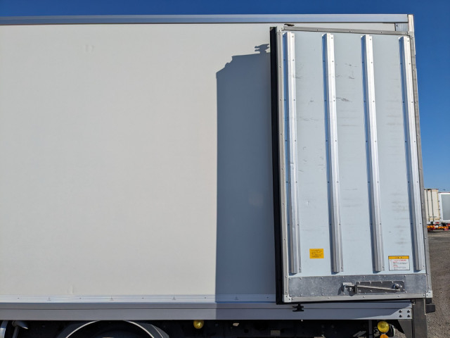 いすゞ フォワード 中型 冷蔵冷凍バン 2PG-FRR90S2(101331) 21枚目