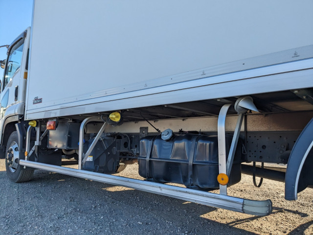 いすゞ フォワード 中型 冷蔵冷凍バン 2PG-FRR90S2(101331) 26枚目