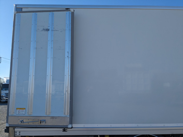 いすゞ フォワード 中型 冷蔵冷凍バン 2PG-FRR90S2(101331) 28枚目