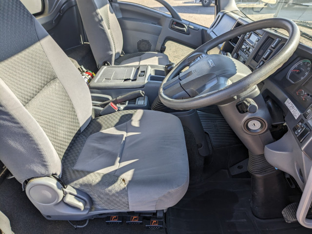 いすゞ フォワード 中型 冷蔵冷凍バン 2PG-FRR90S2(101331) 33枚目