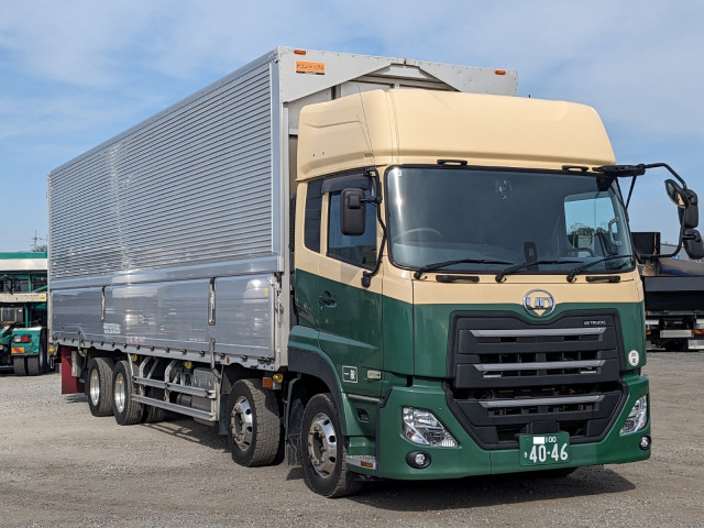 UDトラックス（日産） クオン 大型 ウィング 2PG-CG5CA(101337) 2枚目