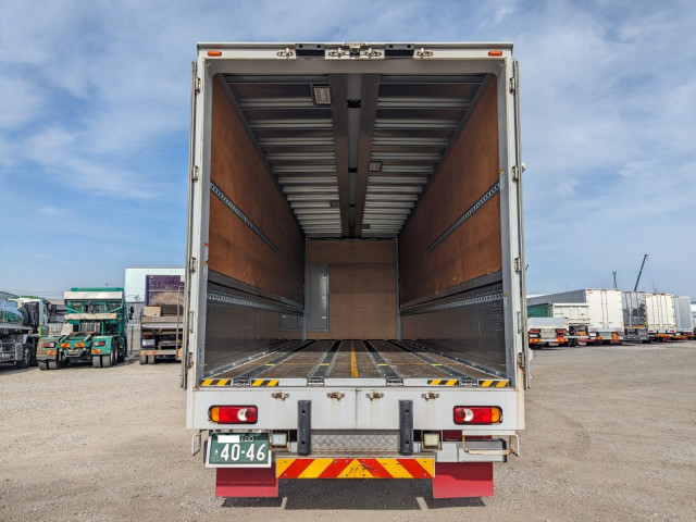 UDトラックス（日産） クオン 大型 ウィング 2PG-CG5CA(101337) 8枚目