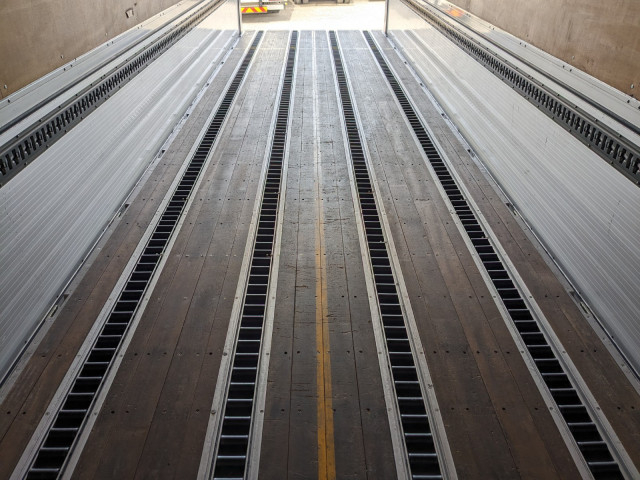 UDトラックス（日産） クオン 大型 ウィング 2PG-CG5CA(101337) 17枚目