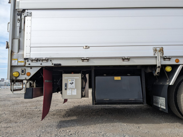 UDトラックス（日産） クオン 大型 ウィング 2PG-CG5CA(101337) 28枚目