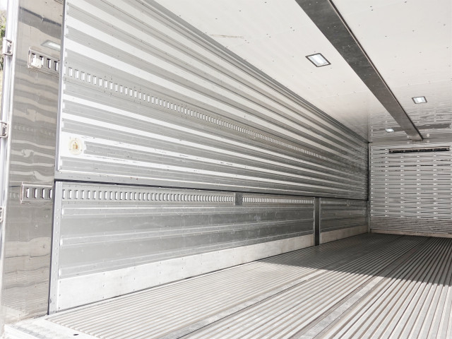 UDトラックス（日産） クオン 大型 ウィング 2PG-CD5CA(101346) 19枚目