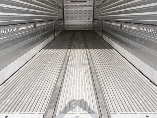 UDトラックス（日産） クオン 大型 ウィング 2PG-CD5CA(101346) 22枚目