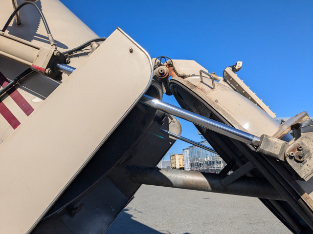 UDトラックス（日産） クオン 大型 その他 QPG-CD5YL(101349) 17枚目