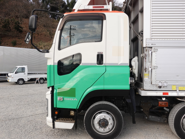 いすゞ ギガ 大型 ウィング QPG-CYJ77BA(101351) 8枚目