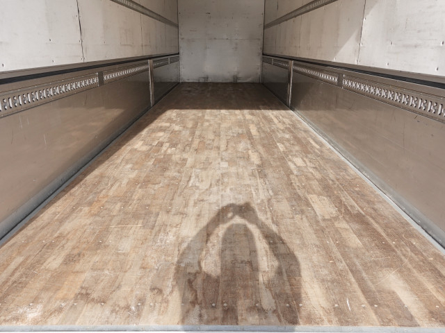 いすゞ ギガ 大型 ウィング QPG-CYJ77BA(101351) 13枚目