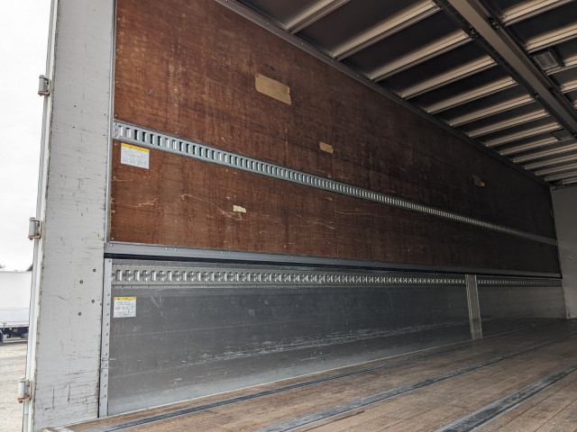 いすゞ ギガ 大型 ウィング QKG-CYJ77B(101389) 19枚目