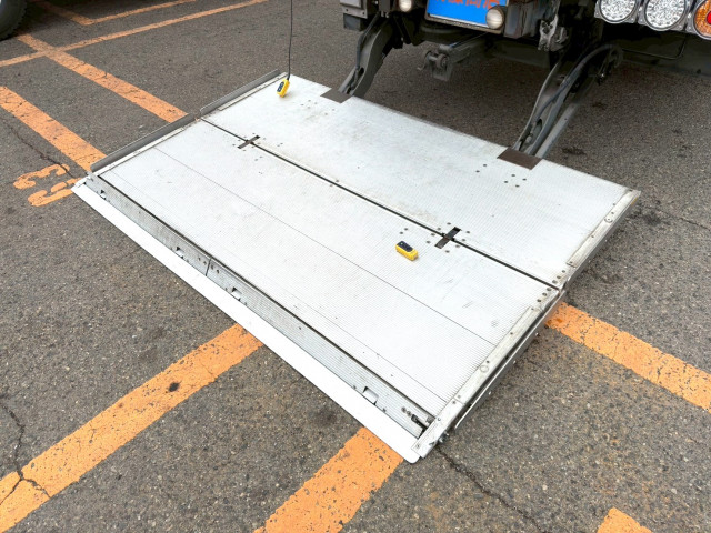 いすゞ フォワード 増トン 冷蔵冷凍バン LKG-FTR90T2(101395) 6枚目