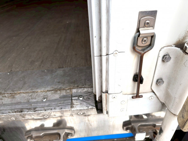 いすゞ フォワード 増トン 冷蔵冷凍バン LKG-FTR90T2(101395) 20枚目