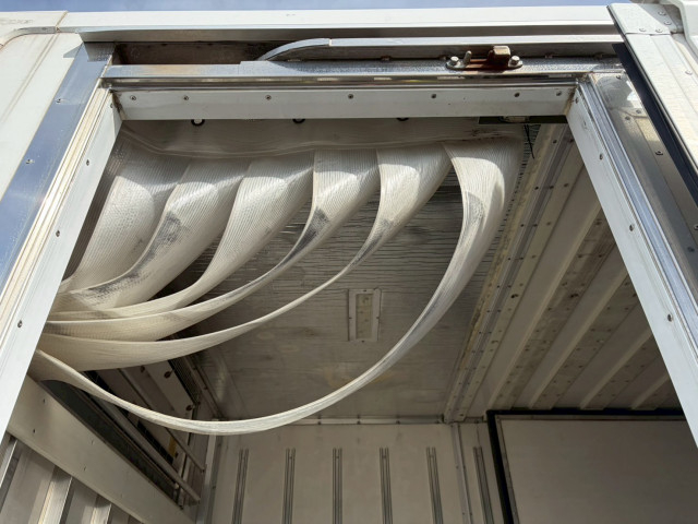 いすゞ エルフ 小型 冷蔵冷凍バン TPG-NPR85AN(101398) 8枚目