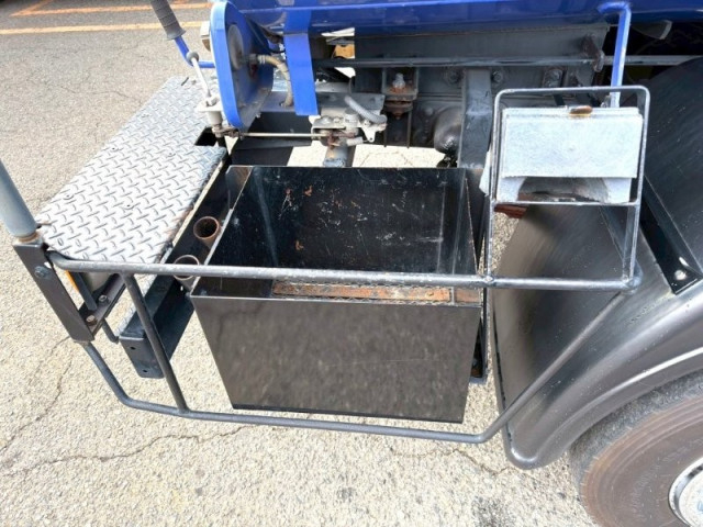 日野 デュトロ 小型 バキュームカー/糞尿車 TKG-XZU700X(101404) 16枚目