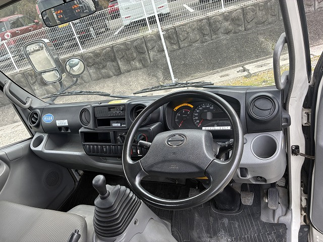 日野 デュトロ 小型 平ボディ TKG-XZU650M(101428) 27枚目