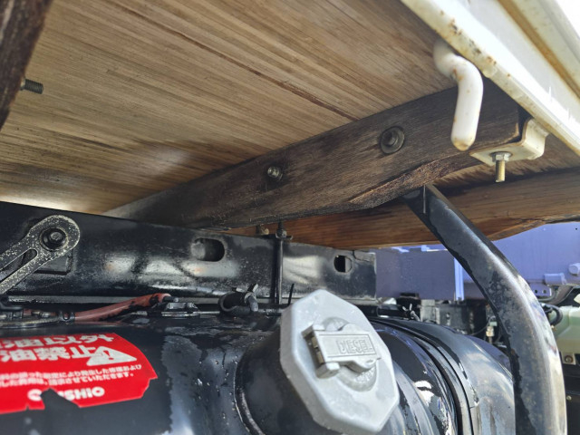 いすゞ エルフ 小型 平ボディ（クレーン付） BKG-NKR85AR(101445) 10枚目