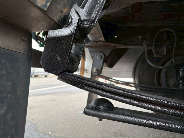 いすゞ エルフ 小型 平ボディ BKG-NJR85AN(101453) 28枚目