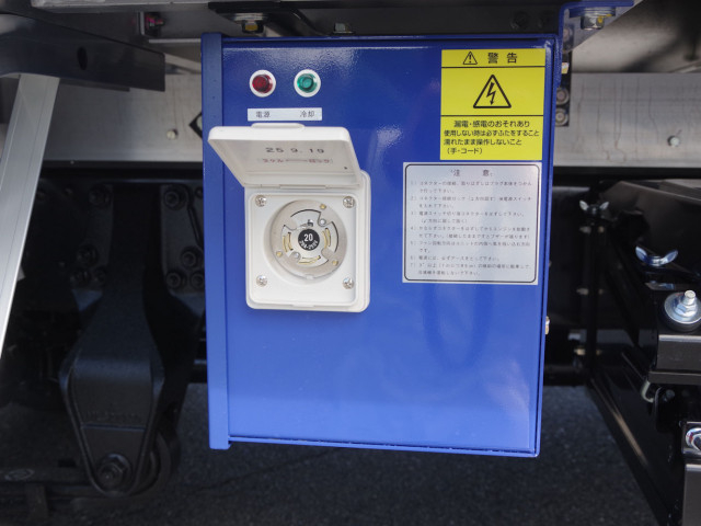 三菱ふそう ファイター 中型 冷蔵冷凍バン 2KG-FK65F(101504) 9枚目