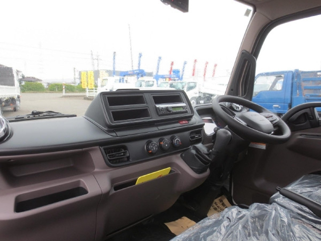 三菱ふそう キャンター 小型 平ボディ 2RG-FEAV0(101518) 13枚目