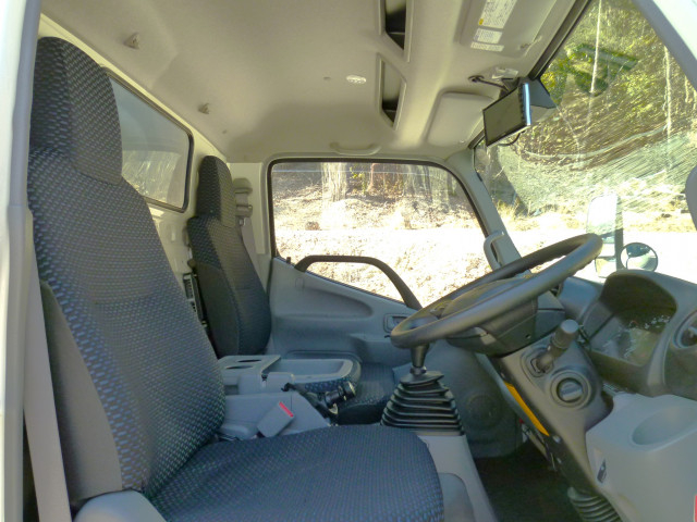 日野 デュトロ 小型 バン 2RG-XZU655M(101519) 28枚目