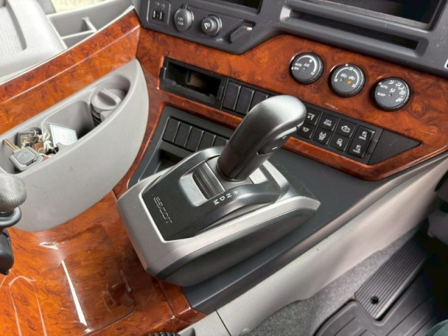 UDトラックス（日産） クオン 大型 ウィング 2PG-CD5CA(101521) 26枚目