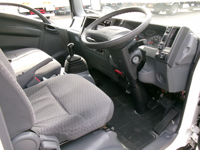 いすゞ エルフ 小型 バン TRG-NLR85AN(101541) 9枚目