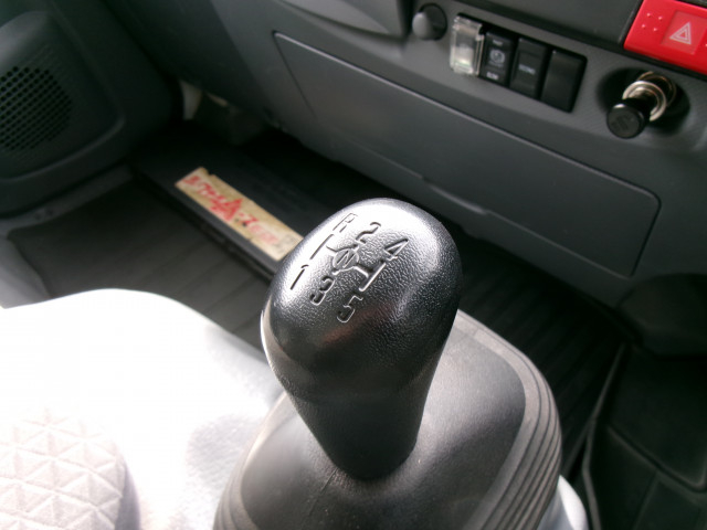 いすゞ エルフ 小型 バン TRG-NLR85AN(101541) 15枚目