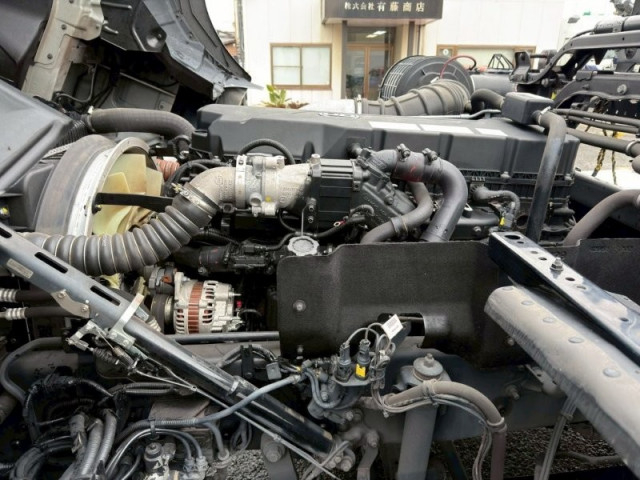 UDトラックス（日産） クオン 大型 トラクタ 2RG-GK5DAB(101583) 13枚目