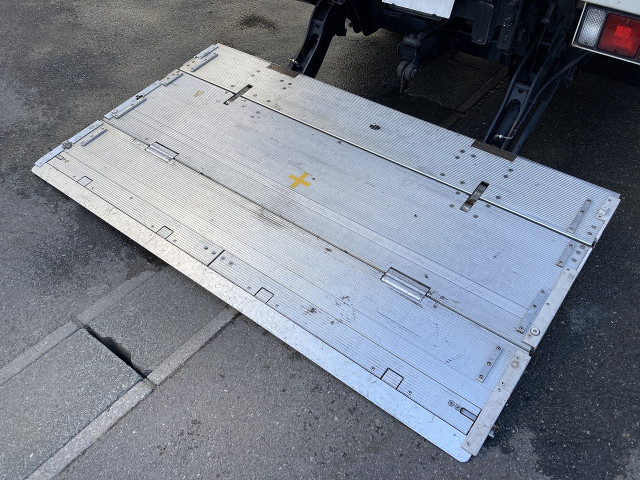 三菱ふそう キャンター 小型 バン TPG-FEB50(101688) 6枚目