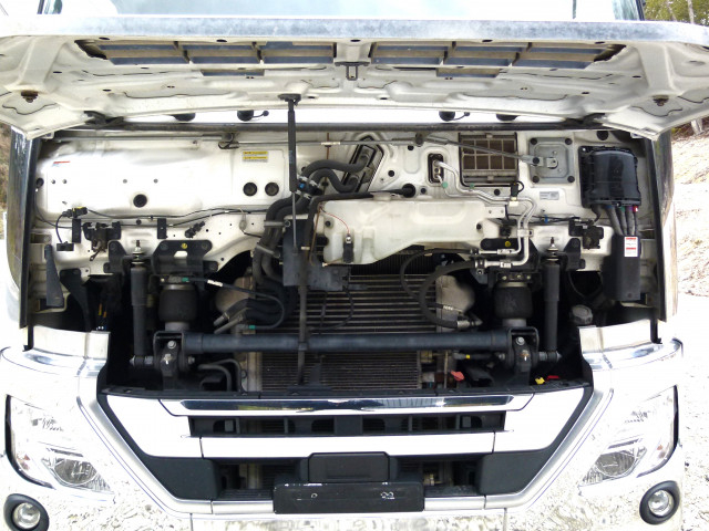 UDトラックス（日産） クオン 大型 ウィング 2PG-CG5CA(101721) 9枚目